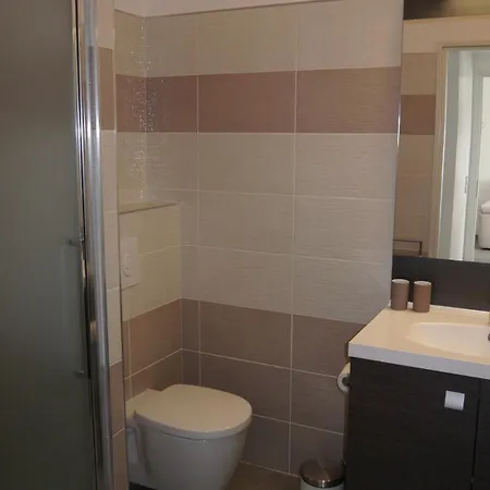 Very 100 Meters Apartman